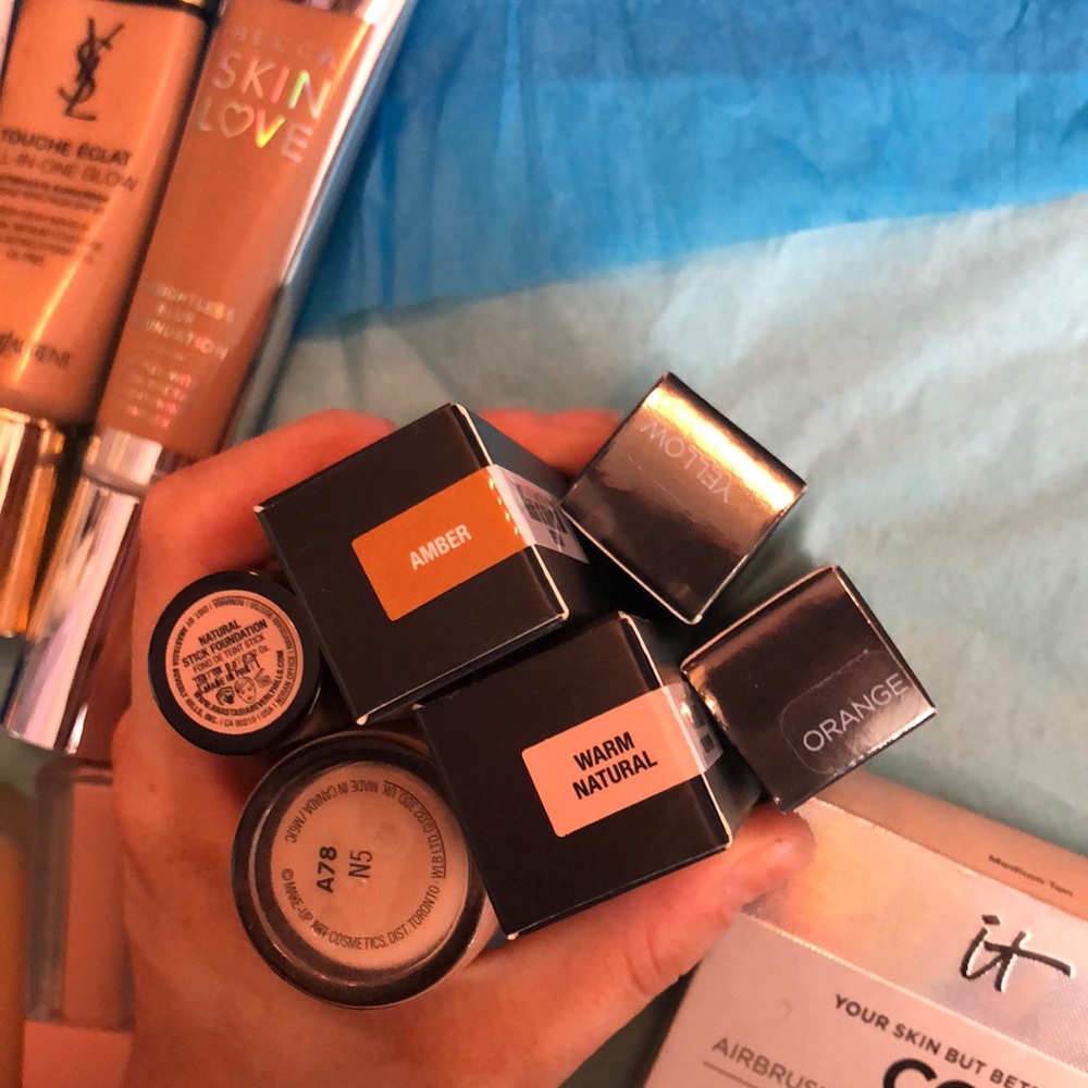Unlisted Makeup Bundle Foundation/Primer/Powder - Picture 7 of 8